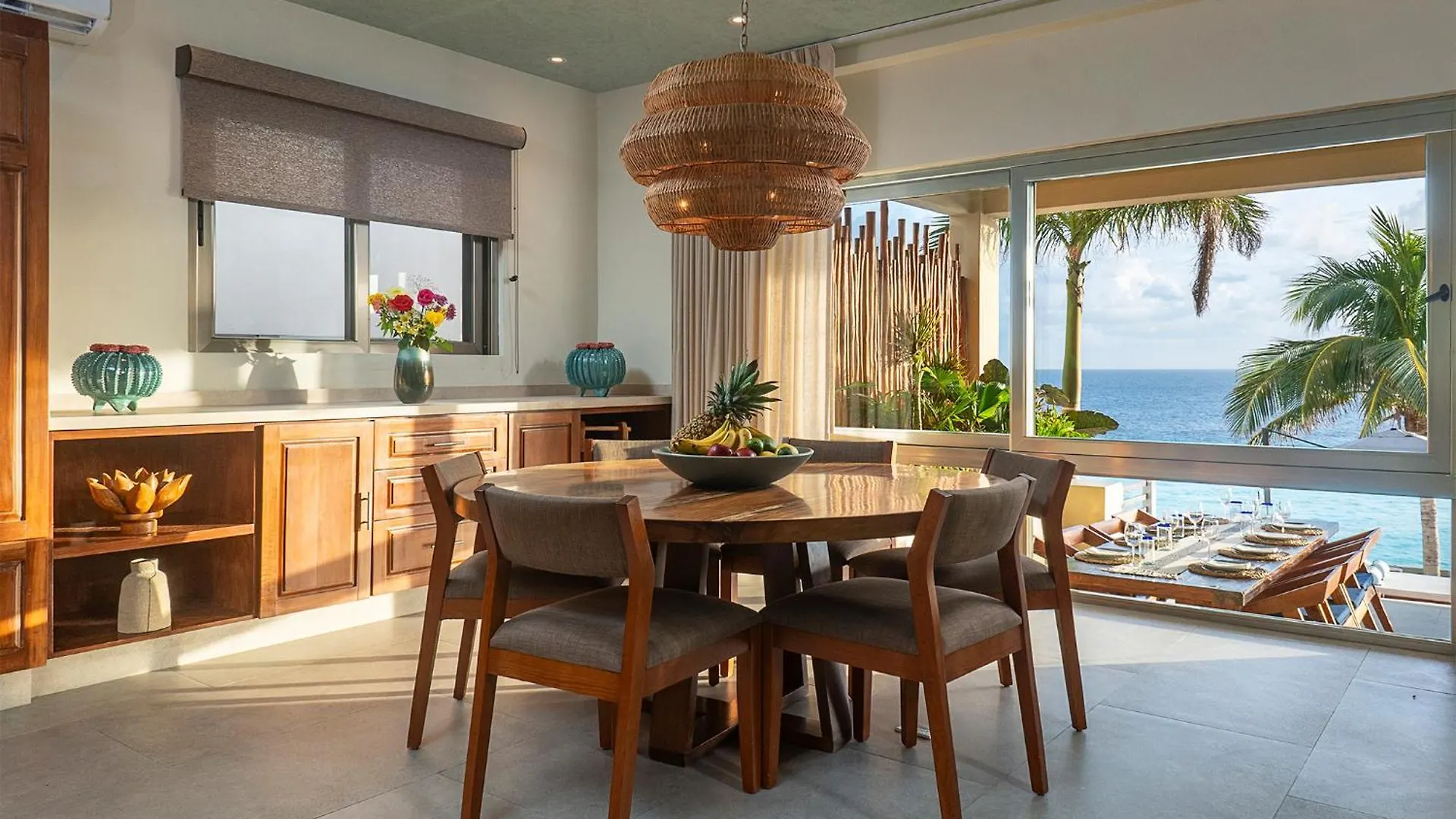 5Br Island Villa, Stunning Views, Saltwater Pool & Concierge Isla Mujeres