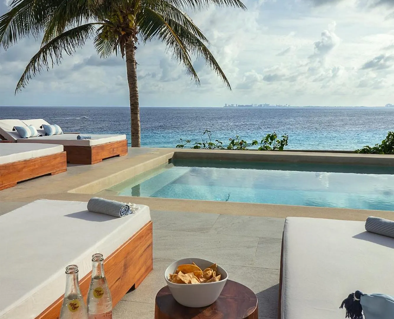 5Br Island Villa, Stunning Views, Saltwater Pool & Concierge Isla Mujeres Villa